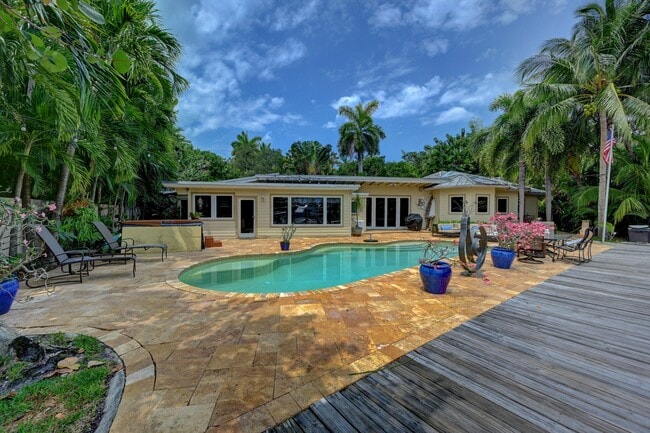 Building Photo - 2150 Tanbark Ln