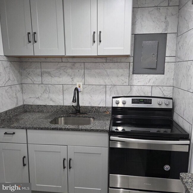 Building Photo - 2824 31st St SE