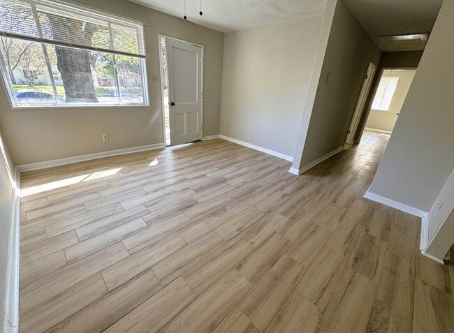 Building Photo - 961 N Perkins Rd