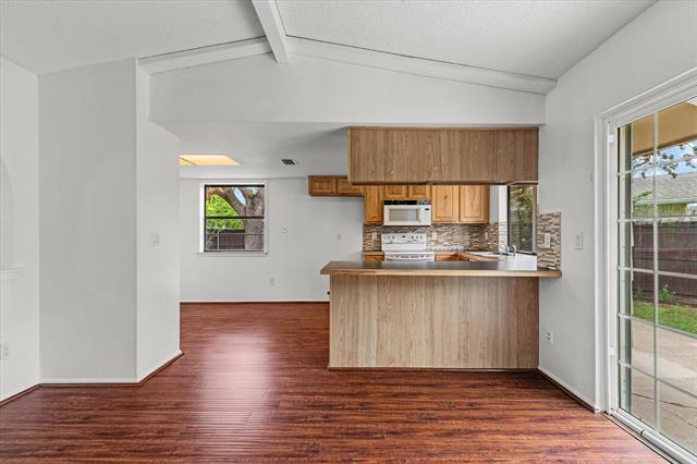 Building Photo - 2804 Royal Oaks Dr