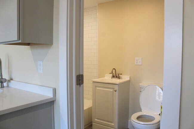 Building Photo - 78 Endicott St