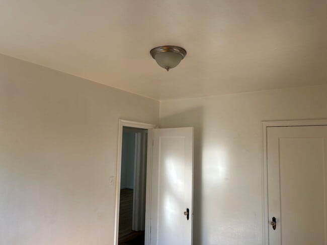 Building Photo - **MIDTOWN - READY FOR MOVE IN** 2 Bedroom/...