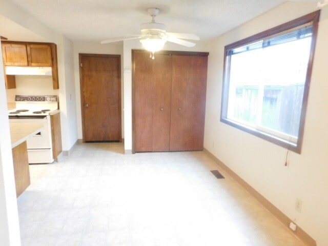 Building Photo - 3Bd/2Ba Single Story Home - Available to View!