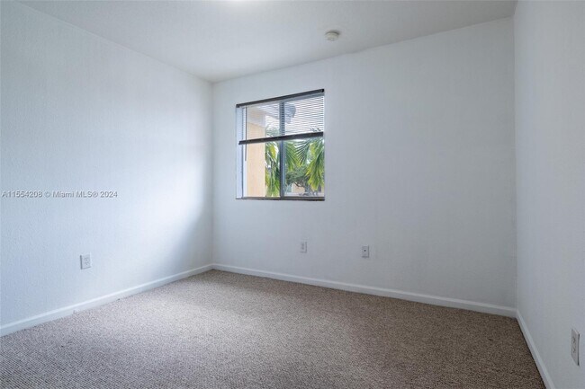 Building Photo - 1475 SE 24th Ct