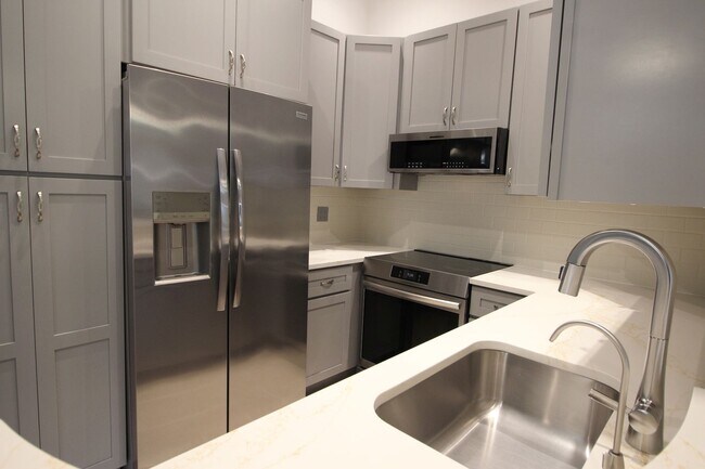 Building Photo - 1956 Villaridge Dr