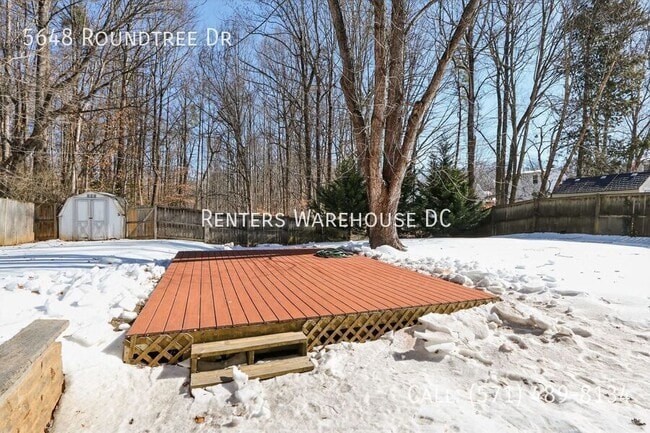 Building Photo - 5648 Roundtree Dr