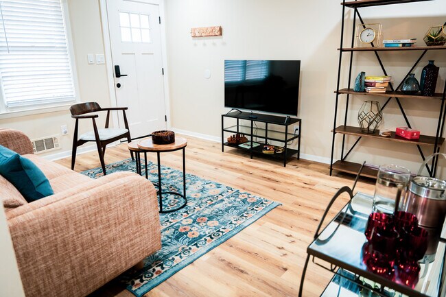 Building Photo - 3232 Logan Pl