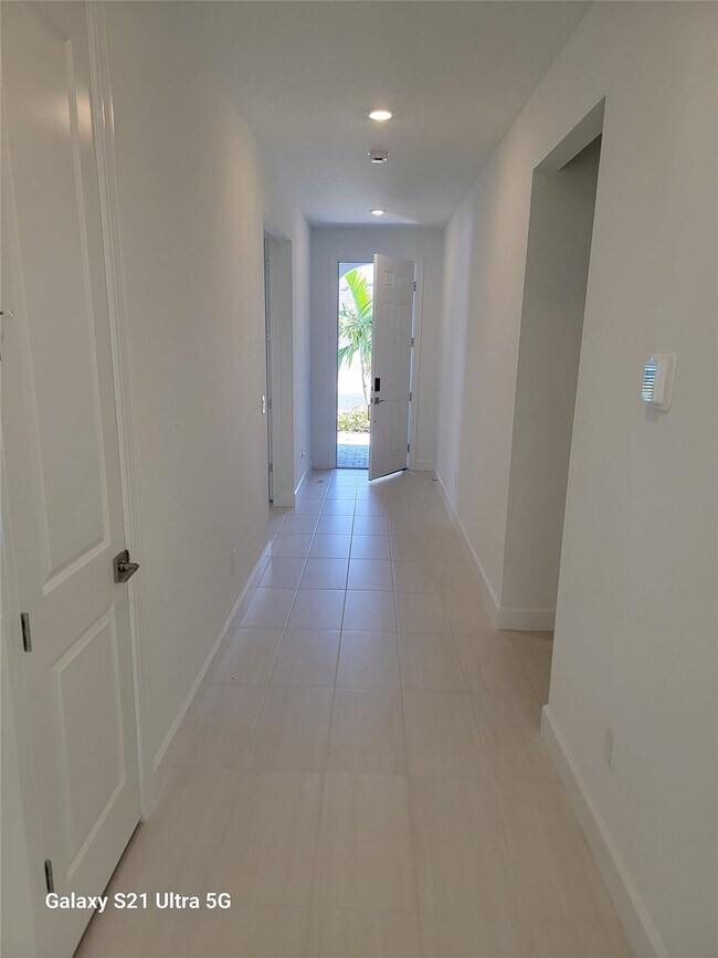 Building Photo - 8433 Beagle Ter