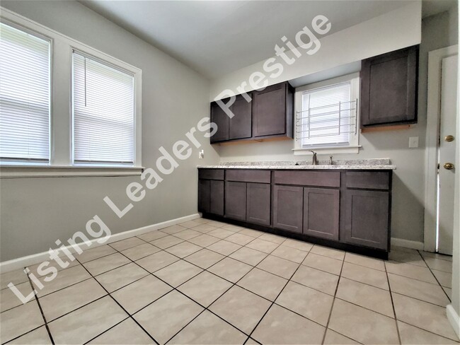 Building Photo - 2BD/1BA Recently Renovated Home In Gary