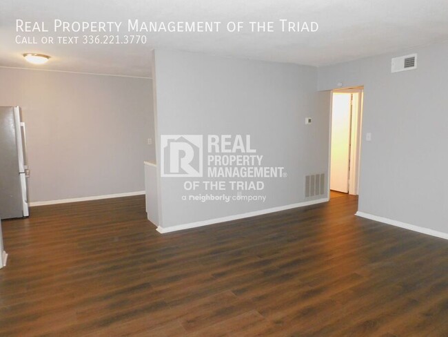 Building Photo - Main level 2BR/1BA unit available now