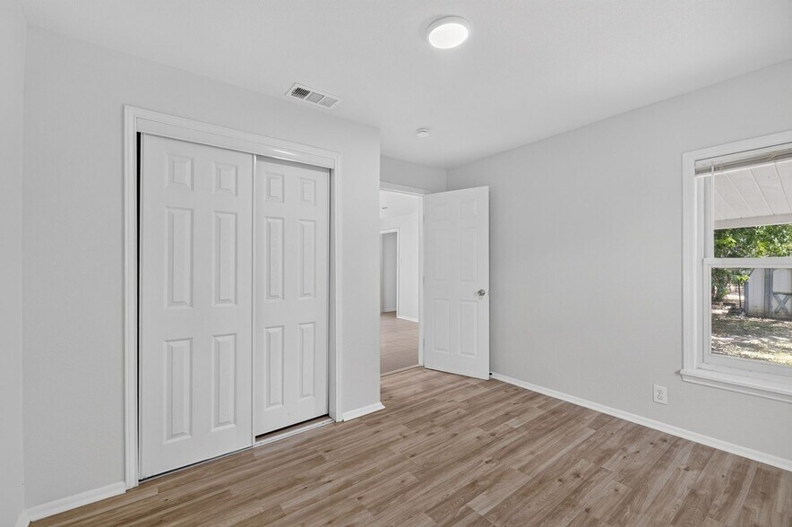 Building Photo - 2906 Christian Dr