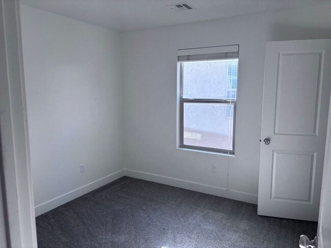 Building Photo - 4bd | 2.5 Bath | 2 Car Detached Desert Canyon Townhome Now Available