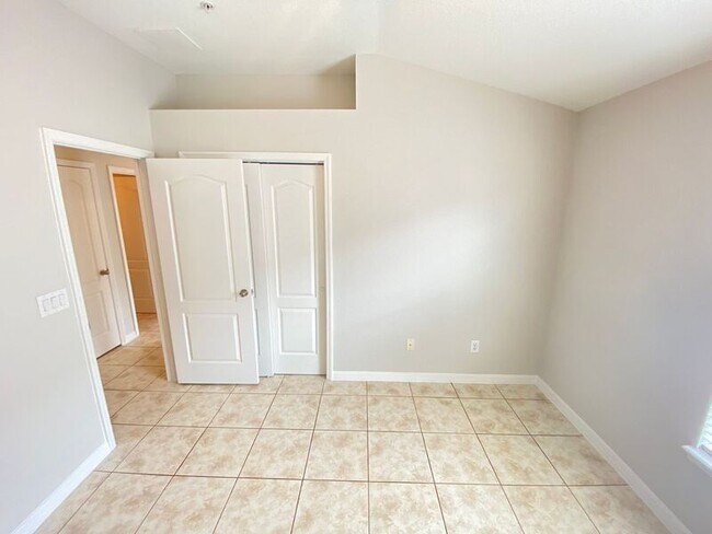 Building Photo - 6610 S Goldenrod Rd
