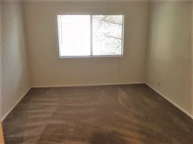 Building Photo - Great location! 2 bed 2 bath Simi Valley condo!