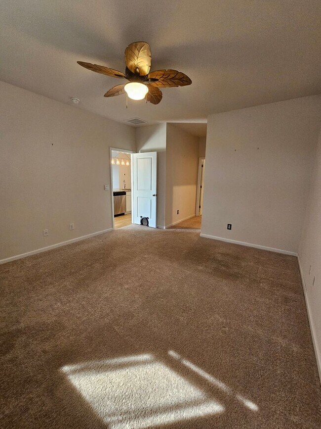 Building Photo - Bell's Lake-Longs