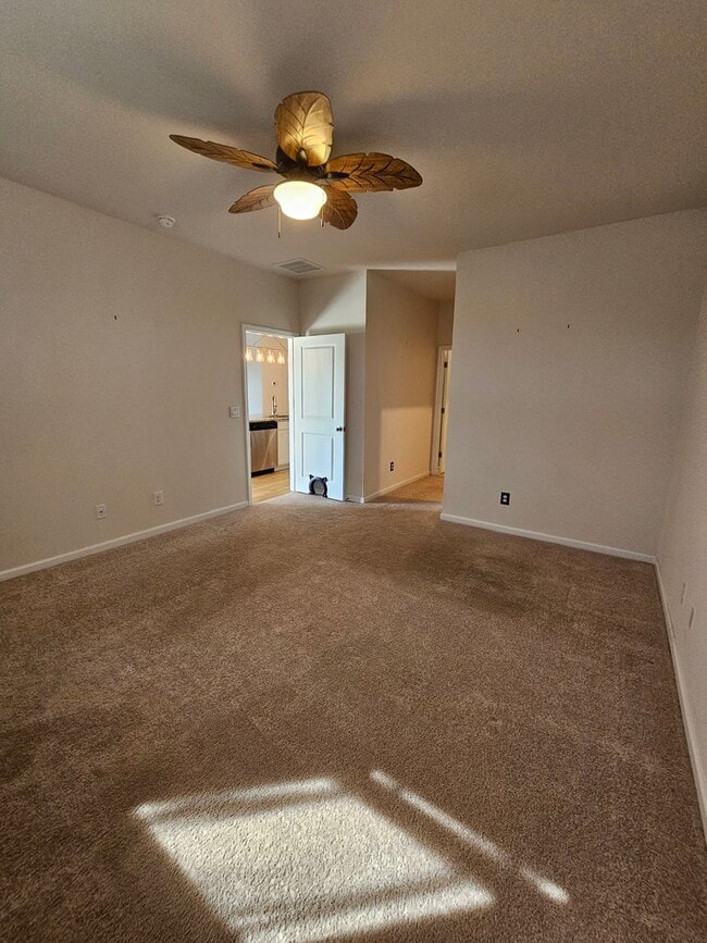 Building Photo - Long Term Rental - 3 Bed, 2 Bath in Bells ...