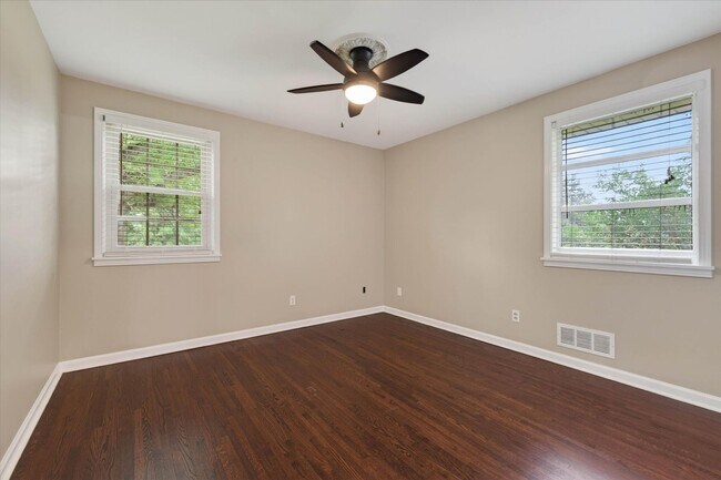 Building Photo - 3 Bedroom 3 Bath Home For Rent in Sango Area!
