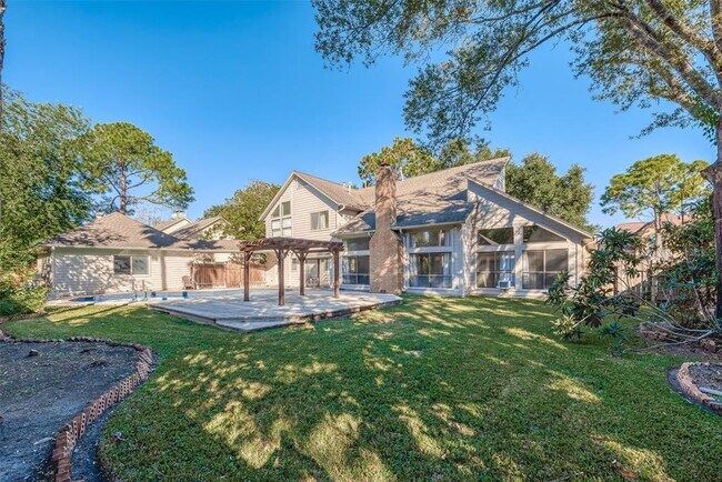 Building Photo - 15714 Sylvan Lake Dr