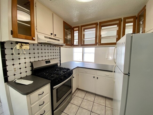 Building Photo - 30th-407 E