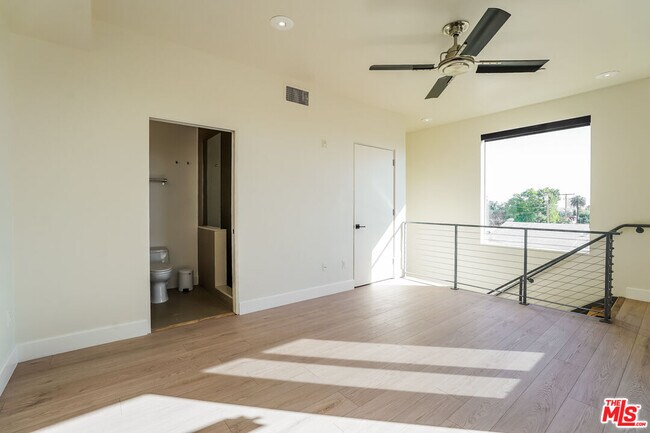 Building Photo - 1250 N Harper Ave