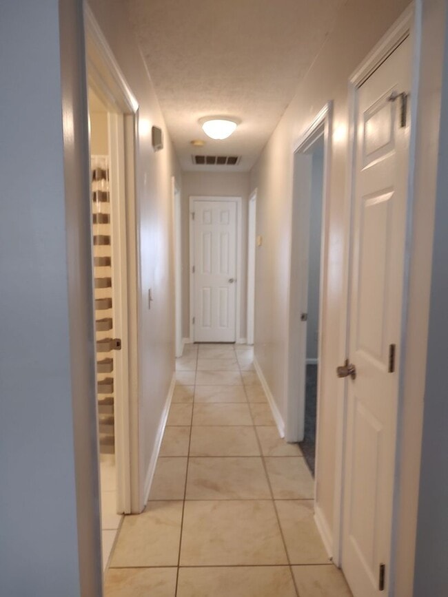 Building Photo - Beautiful 3Bed/2Ba Retreat, Centrally Located to EVERYTHING in PCB!