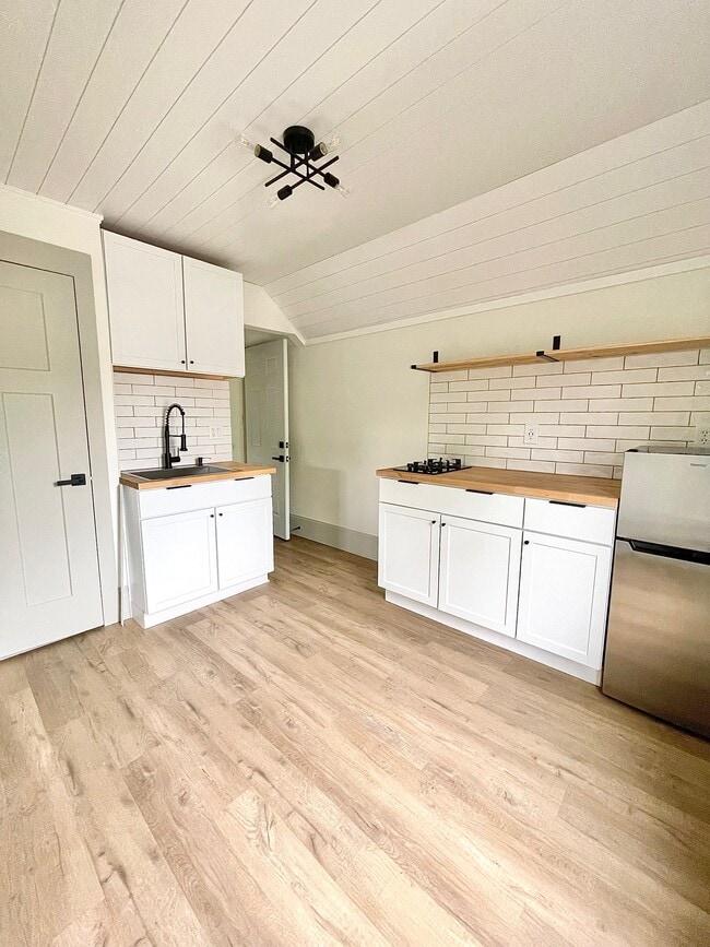 Building Photo - 621 Duplex