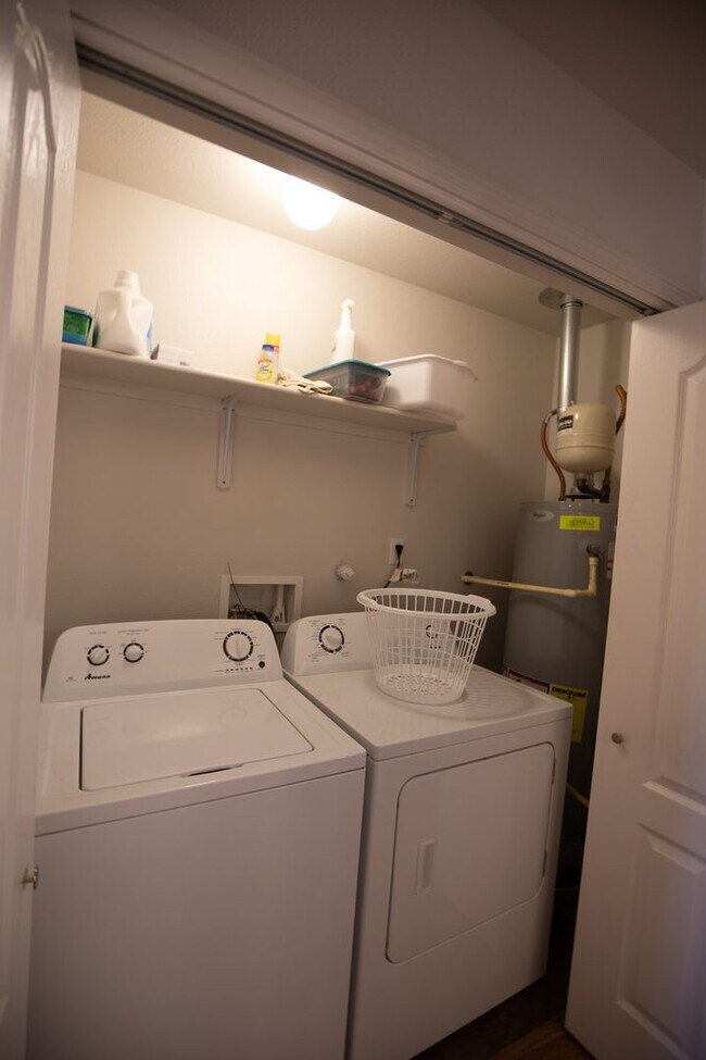 Building Photo - 800 Sherwood Dr