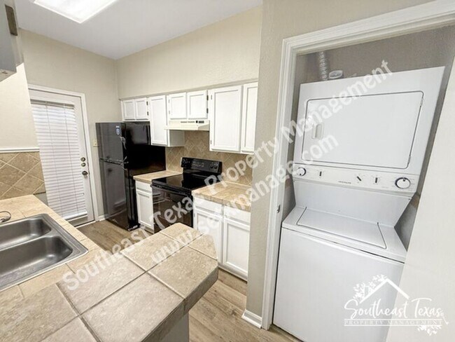 Building Photo - 1620 Wellington Pl