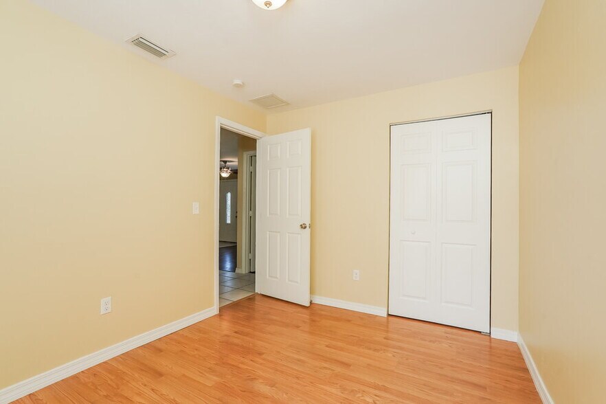 Building Photo - 18703 Sebring Rd