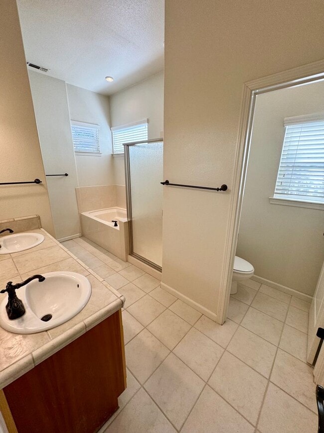 Building Photo - 1331 Yosemite Dr