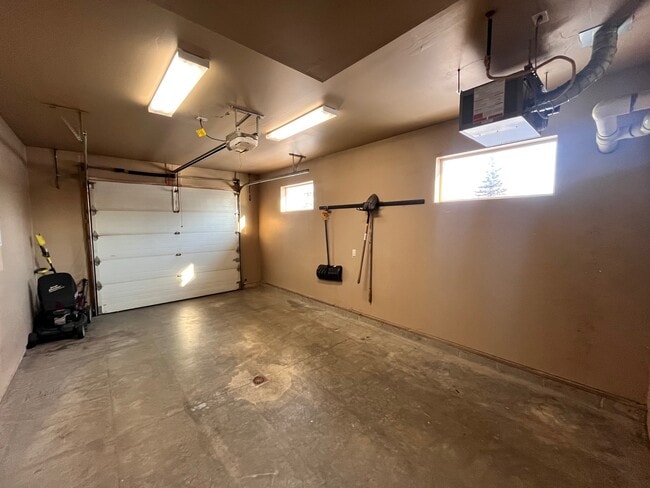 Building Photo - 3905 Thompson Ave