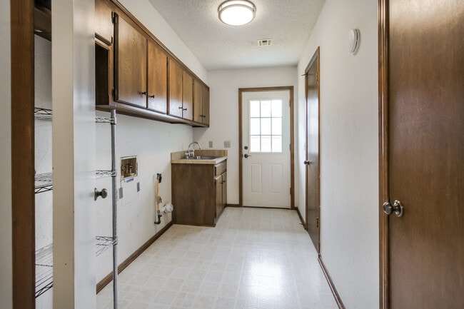 Building Photo - 1516 Sheffield Rd