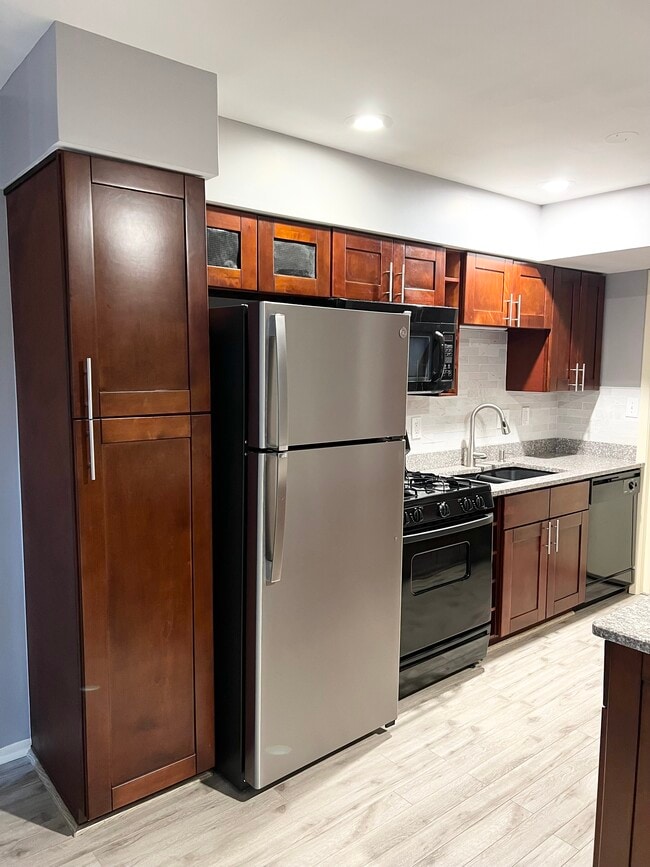 Building Photo - 20301 Shelburne Rd