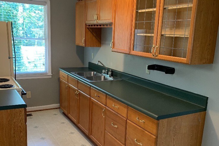 Kitchen's cabinets - 1740 Brompton Square