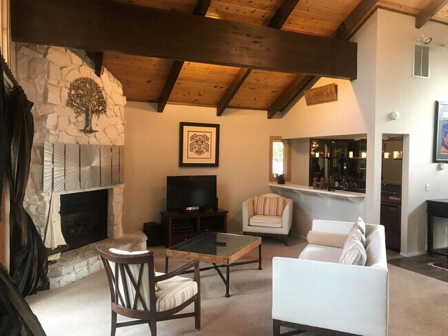 Building Photo - Fully Furnished Incline Home
