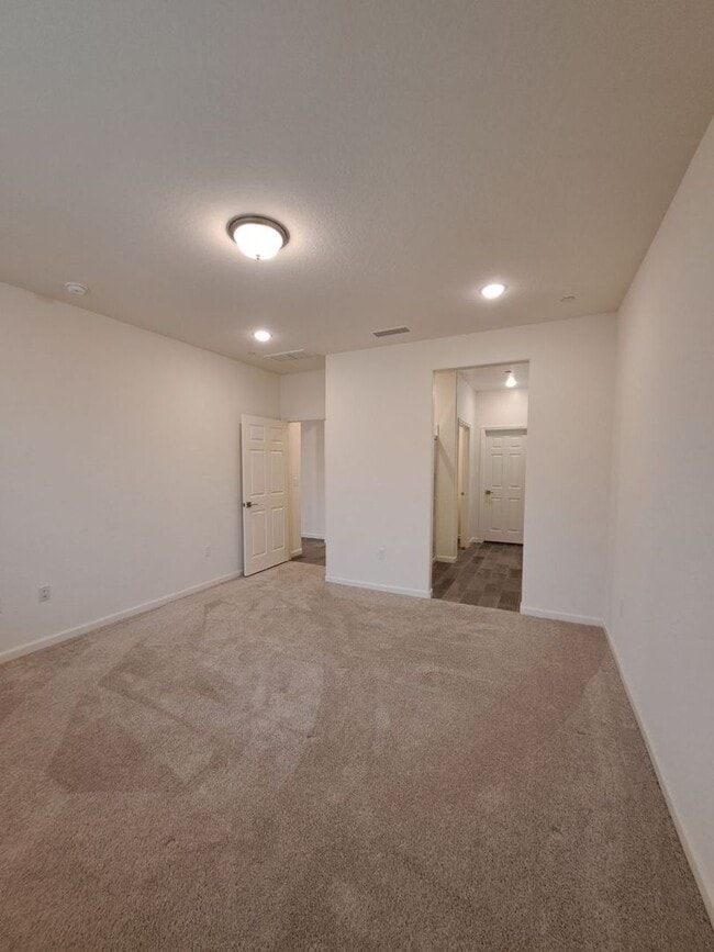 Building Photo - RENT REDUCE TO $2490 - New Fresno Home with Bonus Room & Solar!