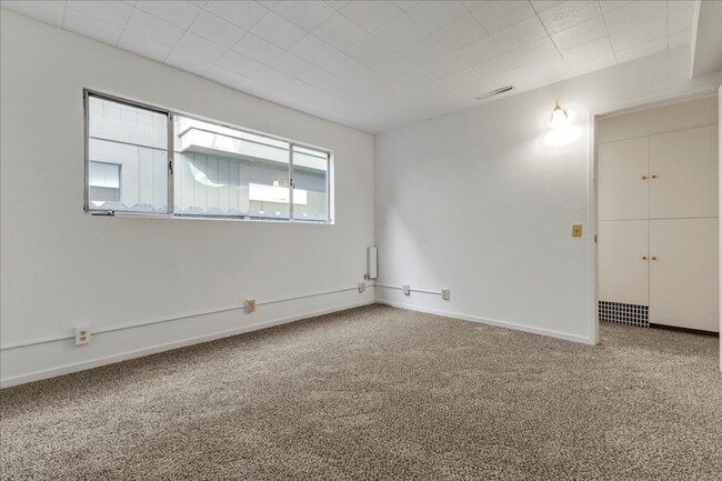 Building Photo - 1 Bedroom Apartment Across from NPS!