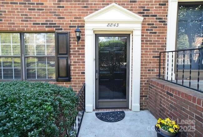 Building Photo - 8843 Hunter Ridge Dr