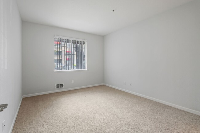 Building Photo - 2-Bedroom Condo in Prime Sunnyvale Locatio...