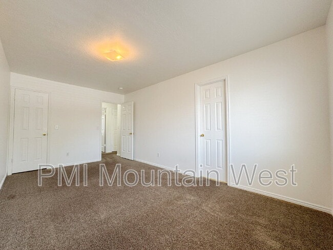 Building Photo - 49 S 200 W