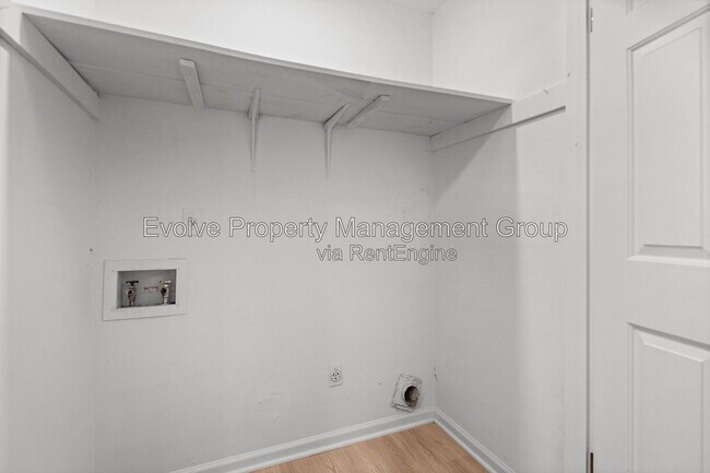 Building Photo - 3085 Circle Gate Dr