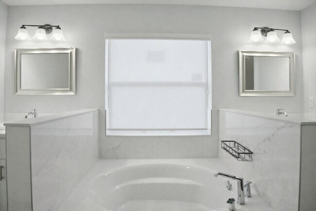 Building Photo - 4593 SW Bradbury St