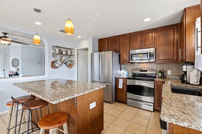 Building Photo - Single story home with study located in Miramar.