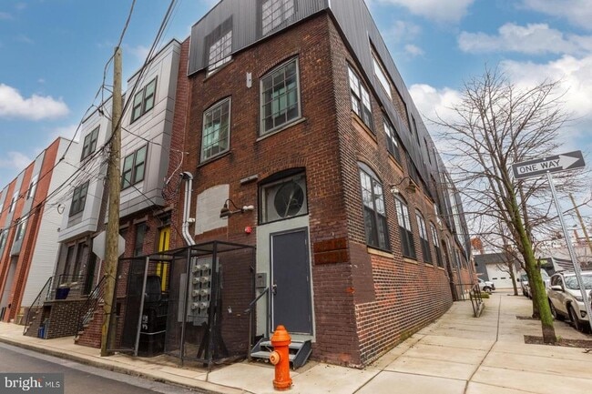 Building Photo - 1737 N Howard St