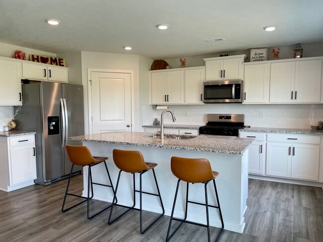 Building Photo - 8 Cider Mill Dr