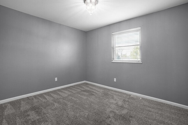 Building Photo - Spacious 4-Bedroom Home Near STL Airport i...