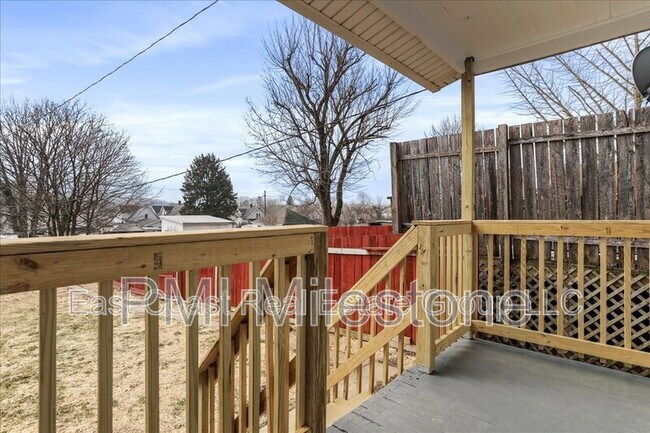 Building Photo - 16 Woods Ln