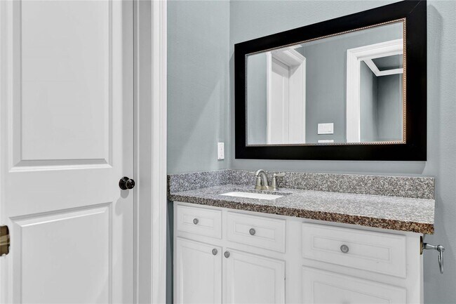 Building Photo - 4631 Regent Manor Dr