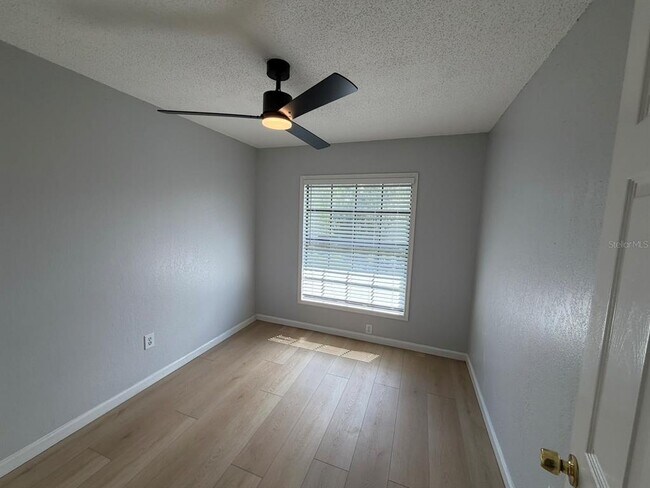 Building Photo - 3367 Riverview Way
