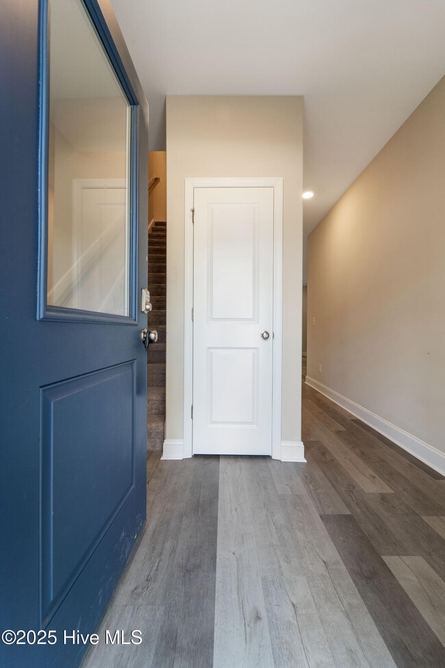 Building Photo - 133 Navy Blue Dr
